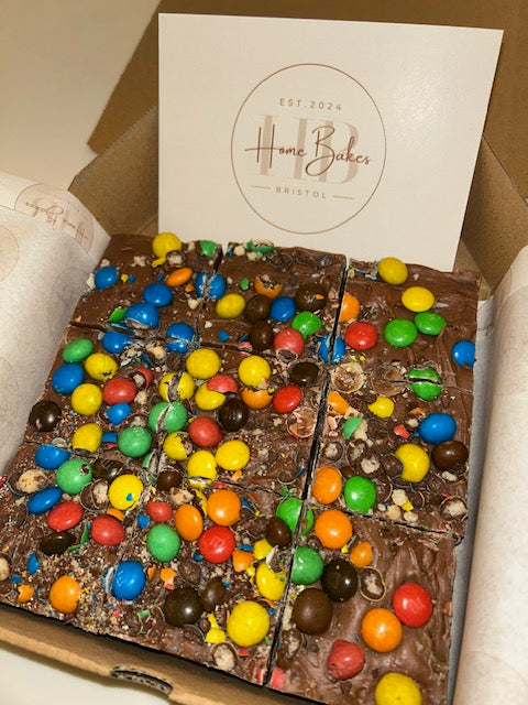 Cadbury Fudge filled with Chocolate & Crispy M&Ms (9 pcs)