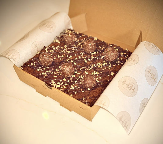 Ferrero Rocher, Hazelnut & Nutella Layered Brownie Box (6 pcs)