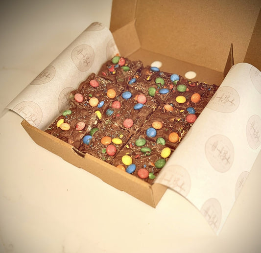 Cadbury Fudge filled with Chocolate & Crispy M&Ms (9 pcs)